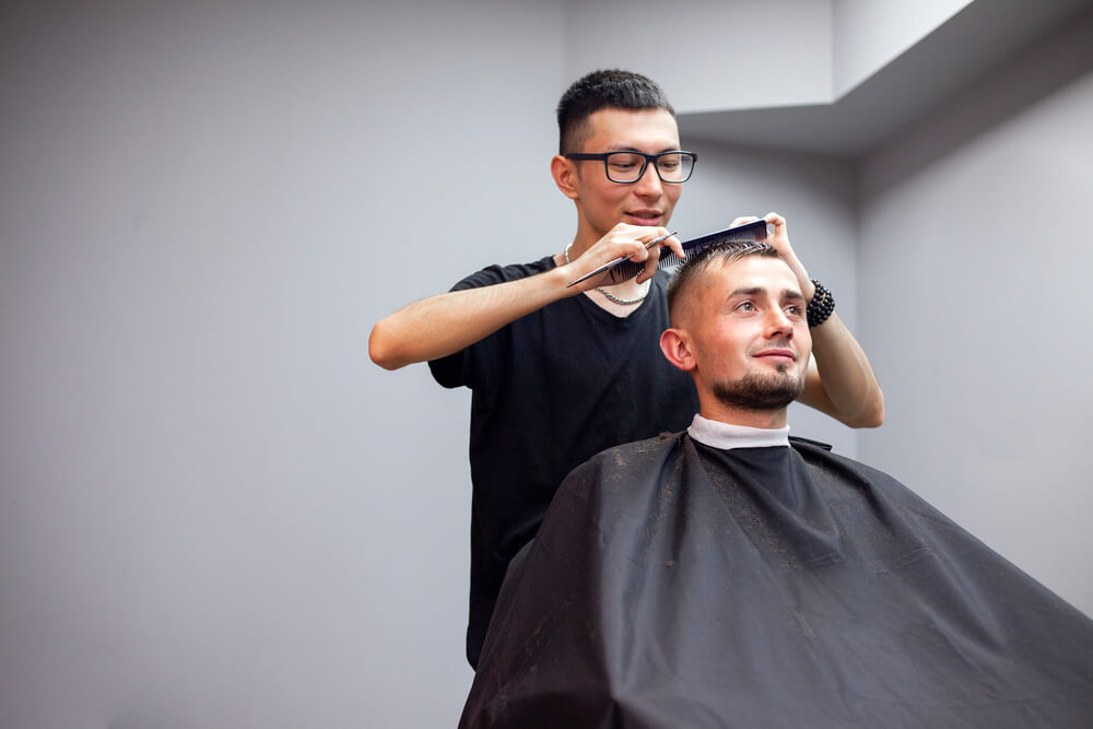 男性のヘアスタイルのチェックポイン